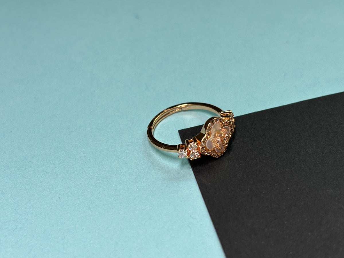 White Mother-of-Pearl Flower Ring