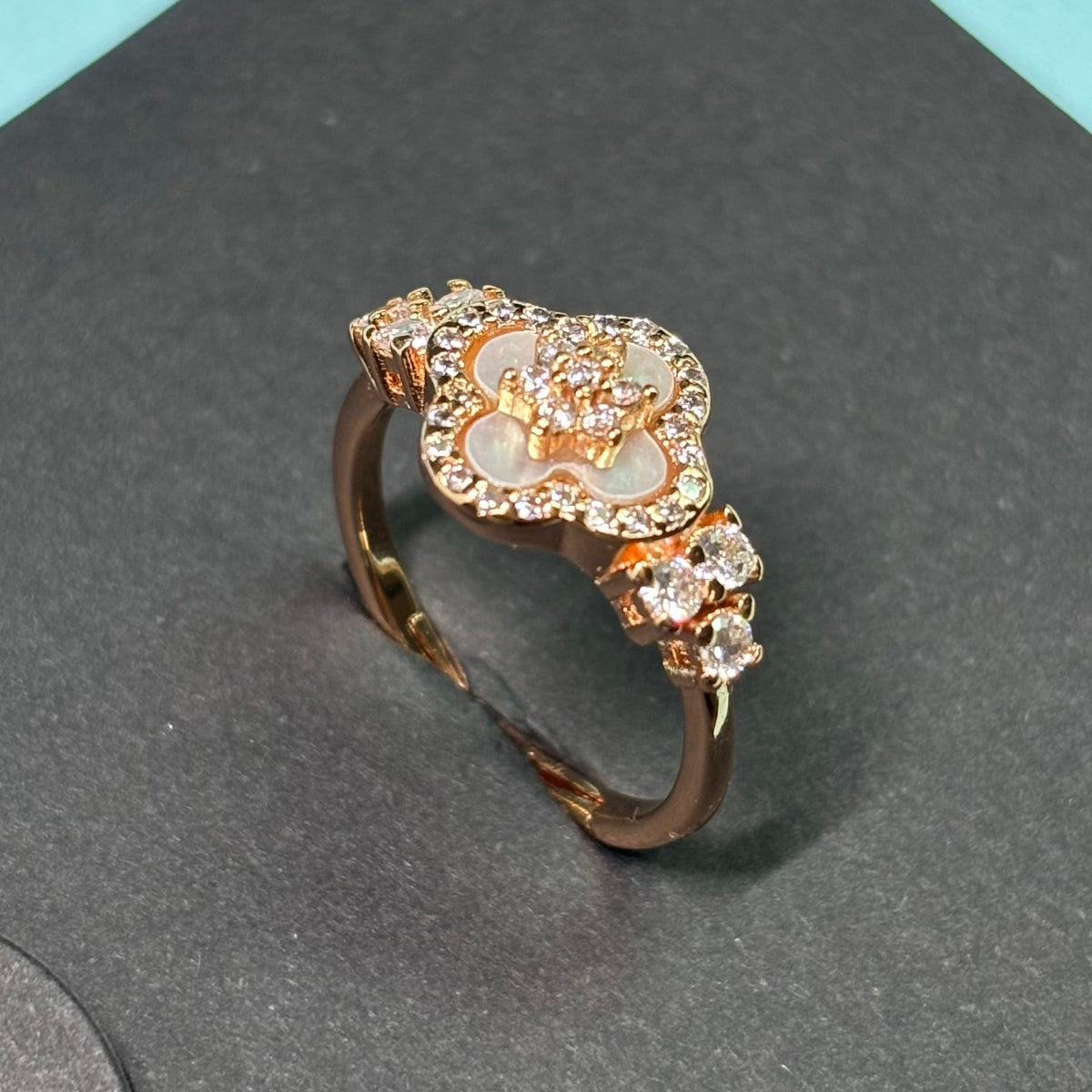 White Mother-of-Pearl Flower Ring