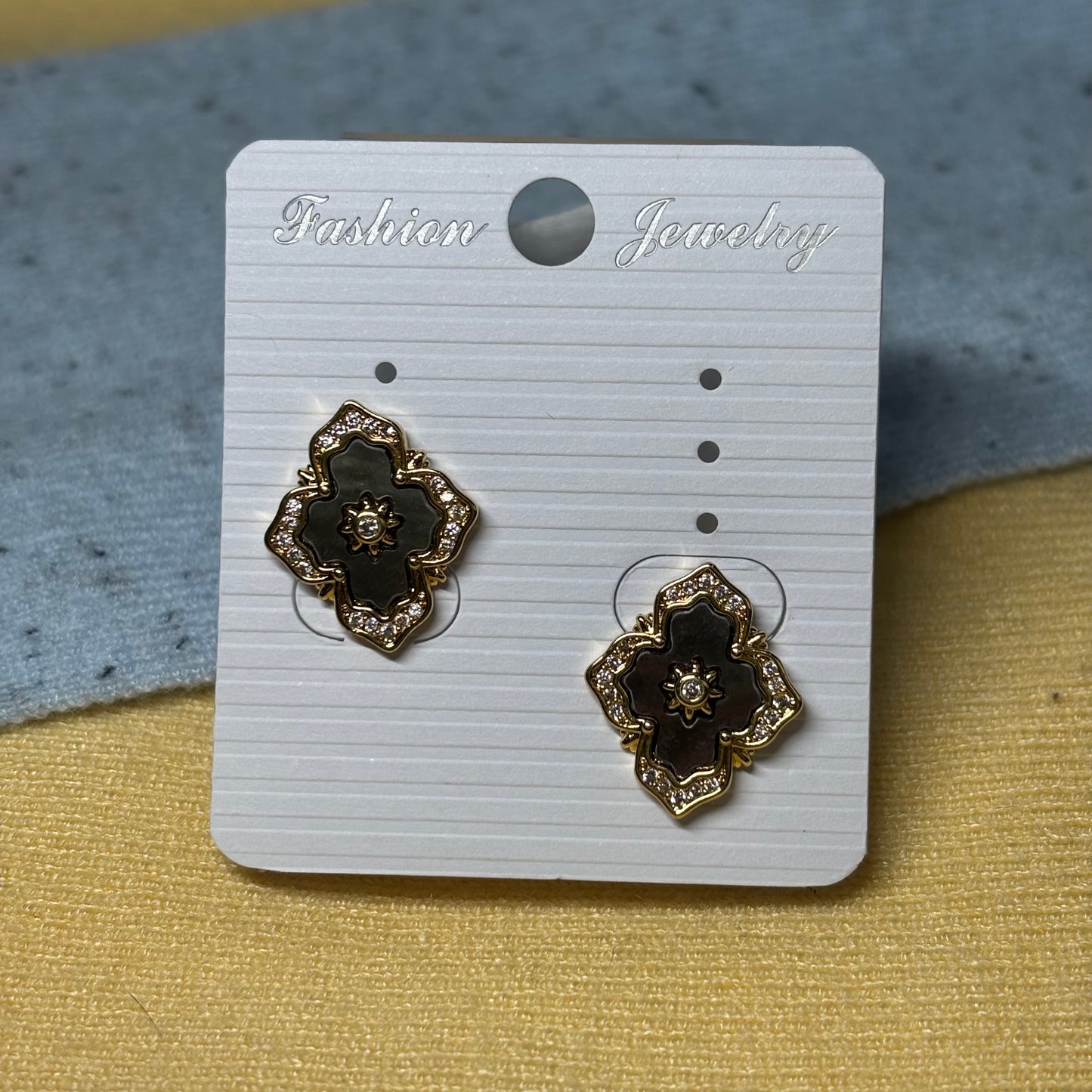 French vintage shell stud earring